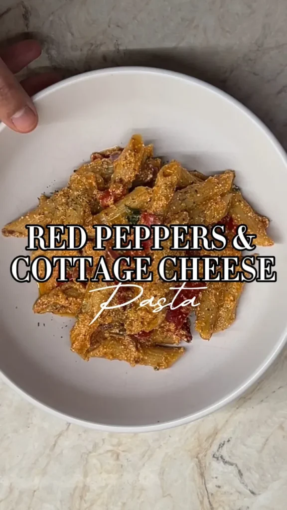 Πέννες με ψητές πιπεριές και cottage cheese