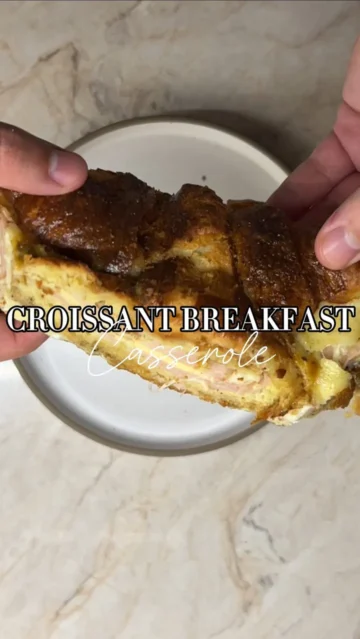 Αλμυρά κρουασάν γεμιστά με γαλοπούλα και κασέρι