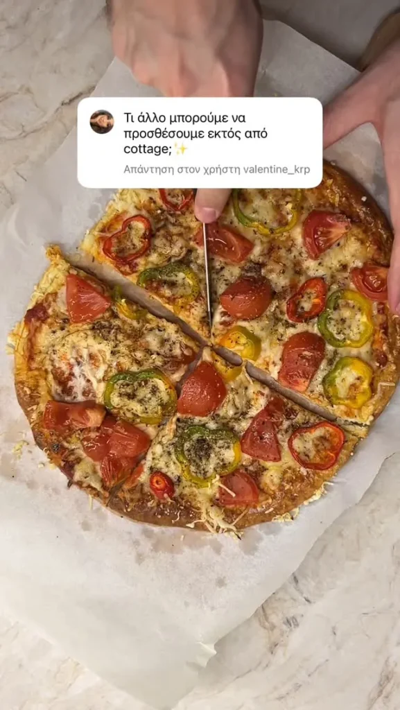 Ξανά φτιάχνουμε την viral pizza υψηλή σε πρωτεΐνη με γιαούρτι και βρώμη