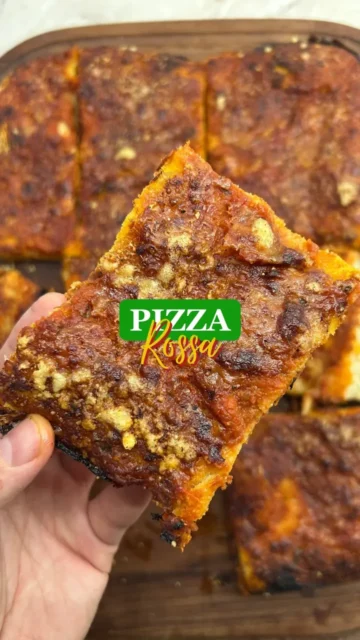 Αυθεντική ιταλική pizza rossa με σάλτσα ντομάτας
